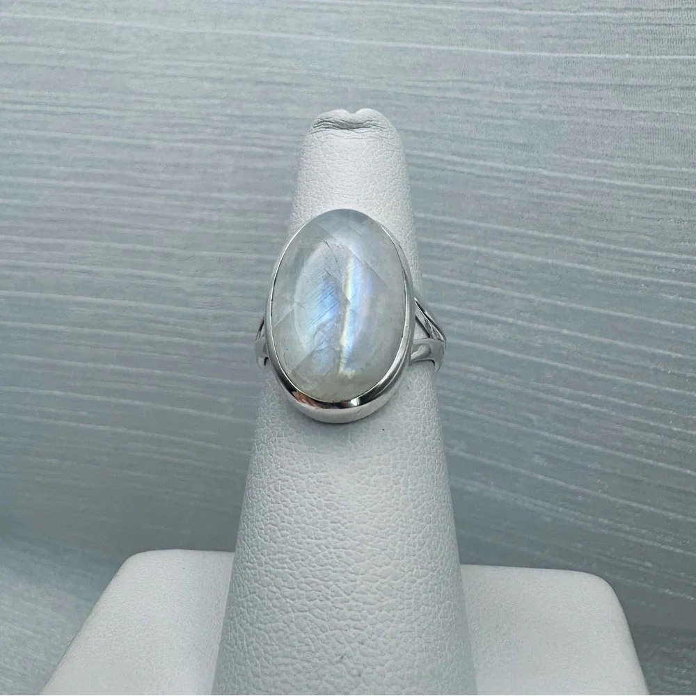 Rainbow Moonstone Sterling Silver Oval Ring - Picture 3 of 4